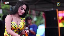 Two Sexy Indonesian Girl Wild Dancing on stage for money